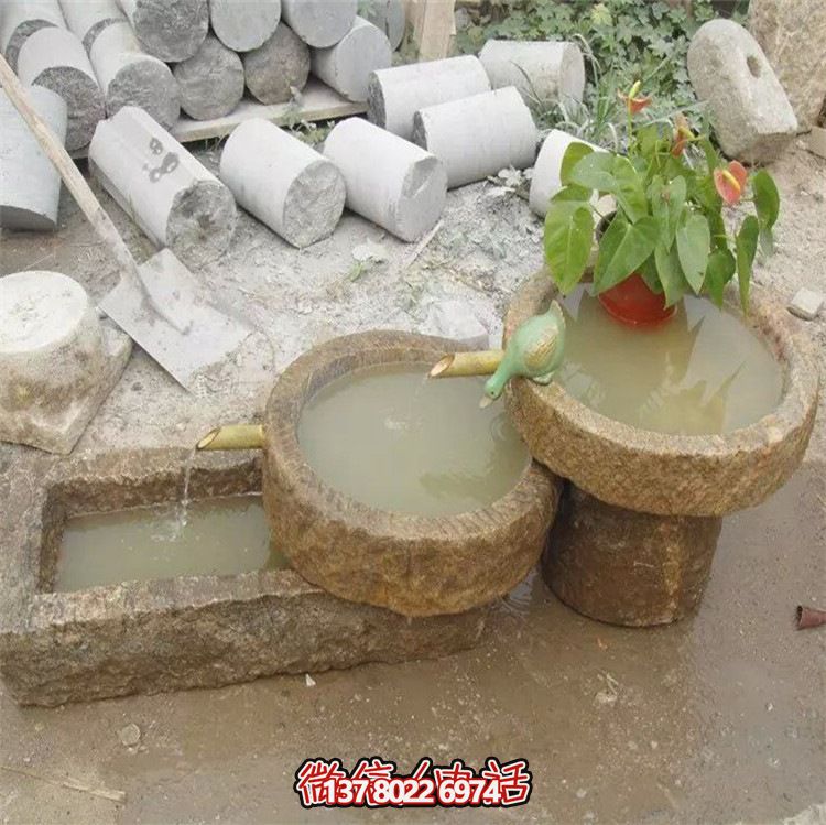 古老農(nóng)村石槽流水魚缸，傳統(tǒng)擺件裝飾景觀