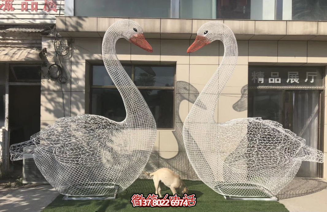 不銹鋼天鵝雕塑，給您的景區(qū)增添一抹優(yōu)雅氣息