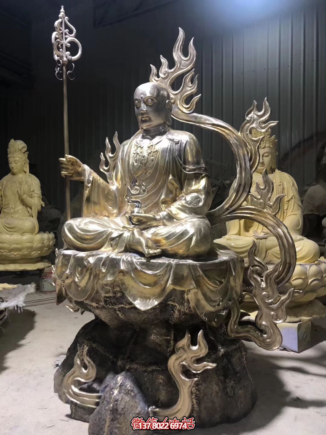 游覽地藏王大型寺廟景區(qū)，感受精美雕塑的神秘魅力