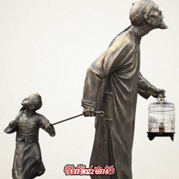 玻璃鋼仿銅雕塑，景觀遛鳥人物裝點戶外環(huán)境