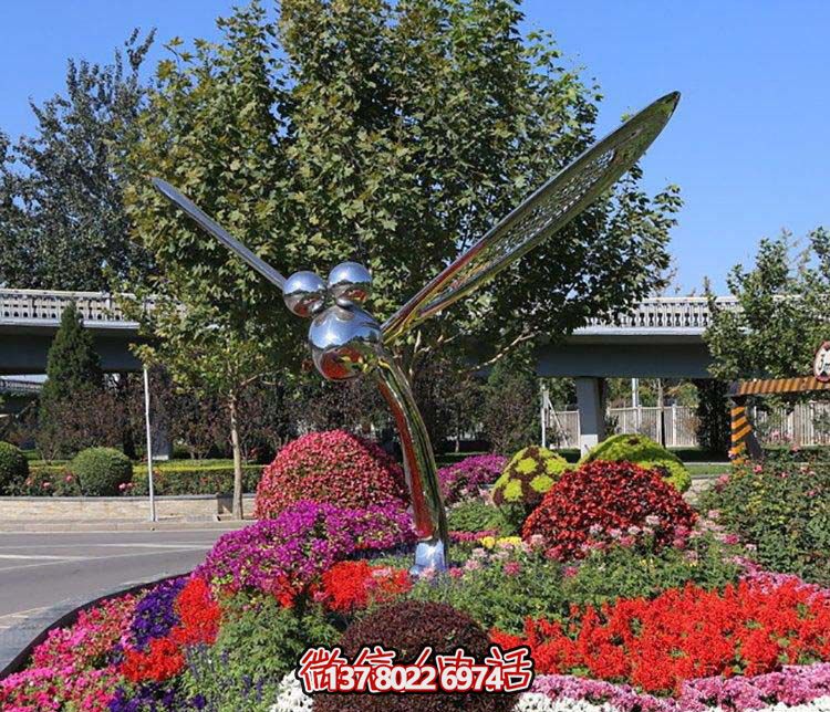 大型不銹鋼蜻蜓雕塑，給城市花園添彩