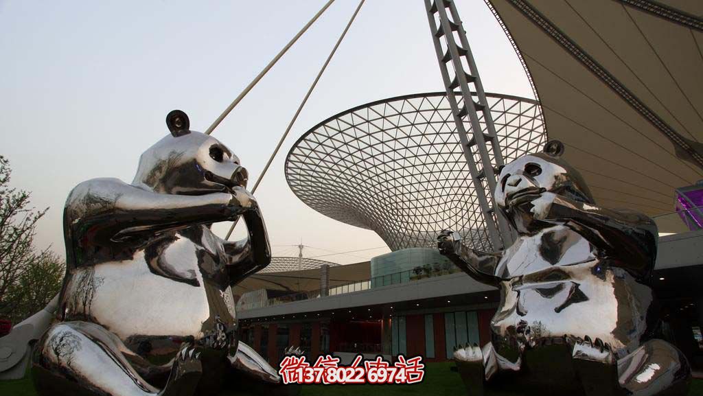 不銹鋼卡通熊貓雕塑，為動(dòng)物園擺放鏡面裝飾