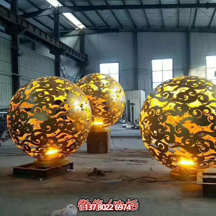 創(chuàng)意不銹鋼鏤空景觀擺件，為廣場帶來濃濃的藝術氣息