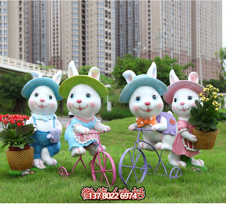 可愛兔子雕塑，為您的草坪添彩