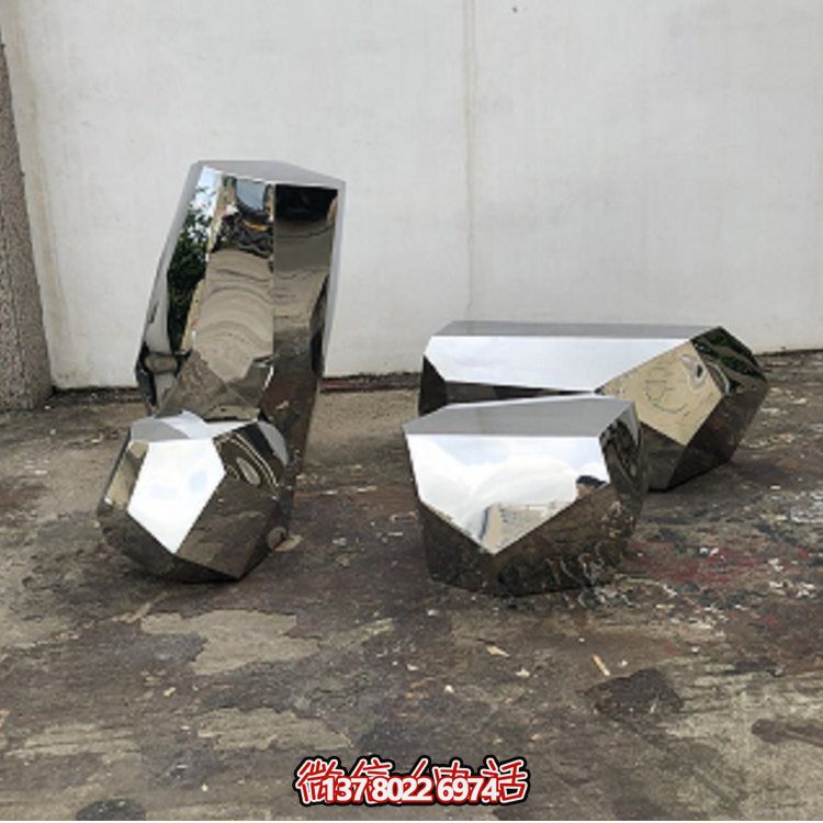 高級(jí)不銹鋼鏡面戶(hù)外公園雕塑裝飾，以鵝卵石為靈感