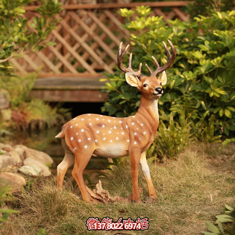 玻璃鋼彩繪梅花鹿雕塑，為庭院增添創(chuàng)意生活