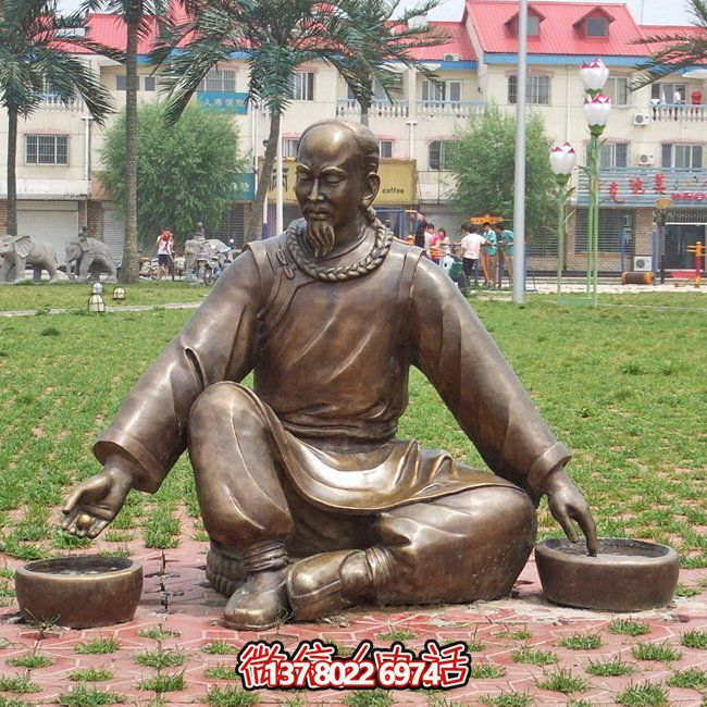 仿銅人物玻璃鋼景觀綠化草坪，提升公園創(chuàng)意氛圍