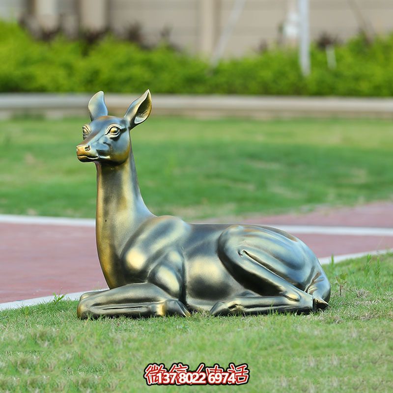不銹鋼仿銅睡鹿雕塑，點(diǎn)綴戶外廣場(chǎng)草坪