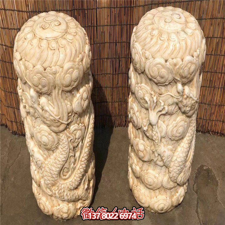 精美石柱浮雕擺件，添上龍庭院門口的濃濃文化氣息
