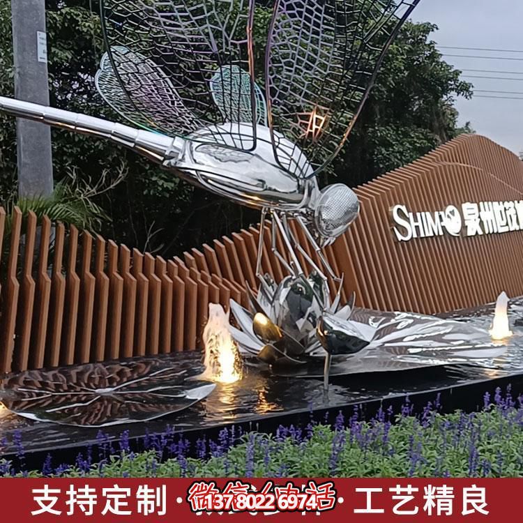 大型不銹鋼雕塑，為城市酒店、公園、商場及水景環(huán)境增添獨(dú)特景觀