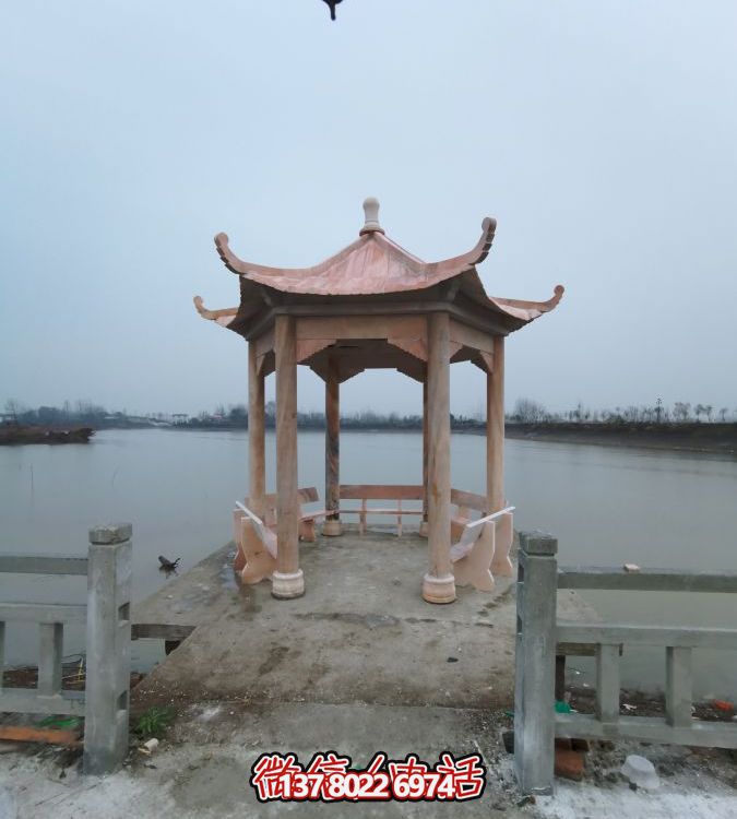 河邊大理石涼亭雕塑，欣賞晚霞紅