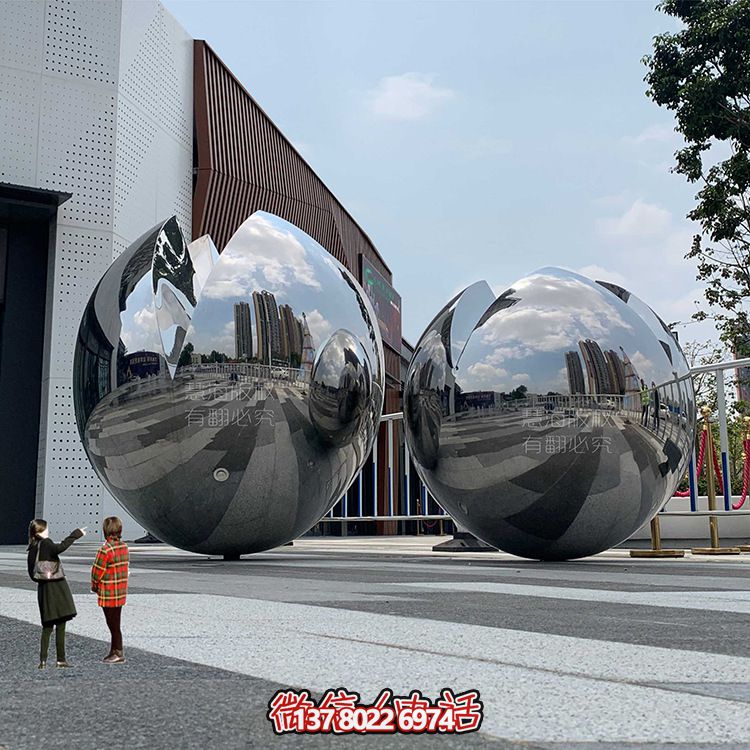 大型不銹鋼鏡面球體雕塑，為你的戶外空間增添獨(dú)特氣息
