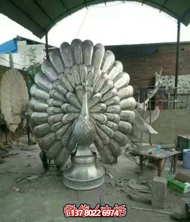 玻璃鋼孔雀雕塑，讓大型酒店里開屏舊的神韻