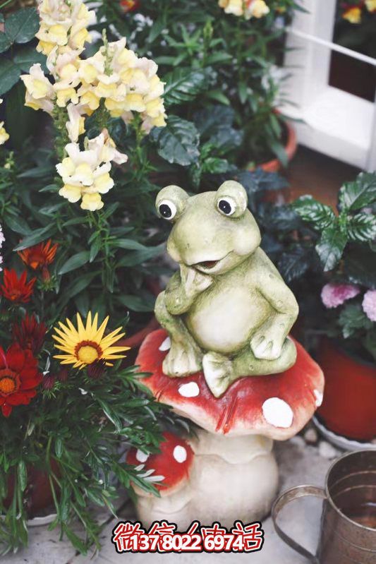 玻璃鋼雕塑青蛙，讓你的商場(chǎng)只思考玻璃