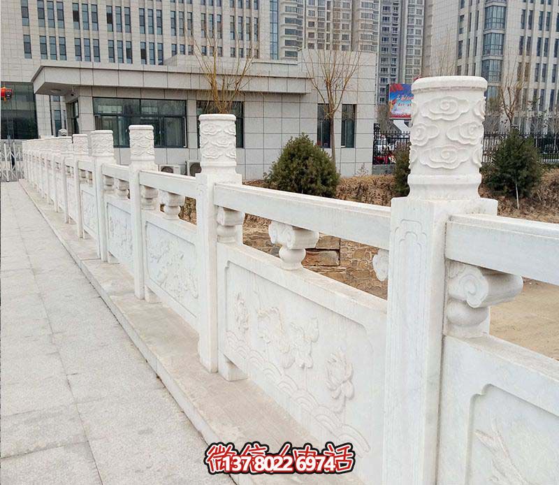 漢白玉鑲嵌欄桿扶手，點(diǎn)綴走廊裝飾，為城市花園添彩