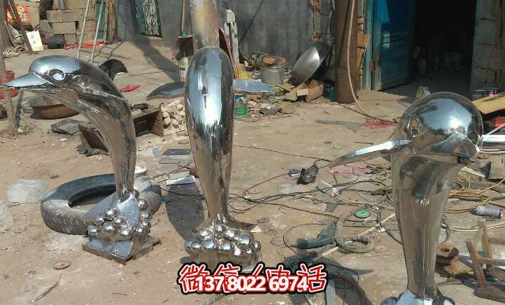 不銹鋼海豚雕塑——點(diǎn)綴花園，增添寧?kù)o之美