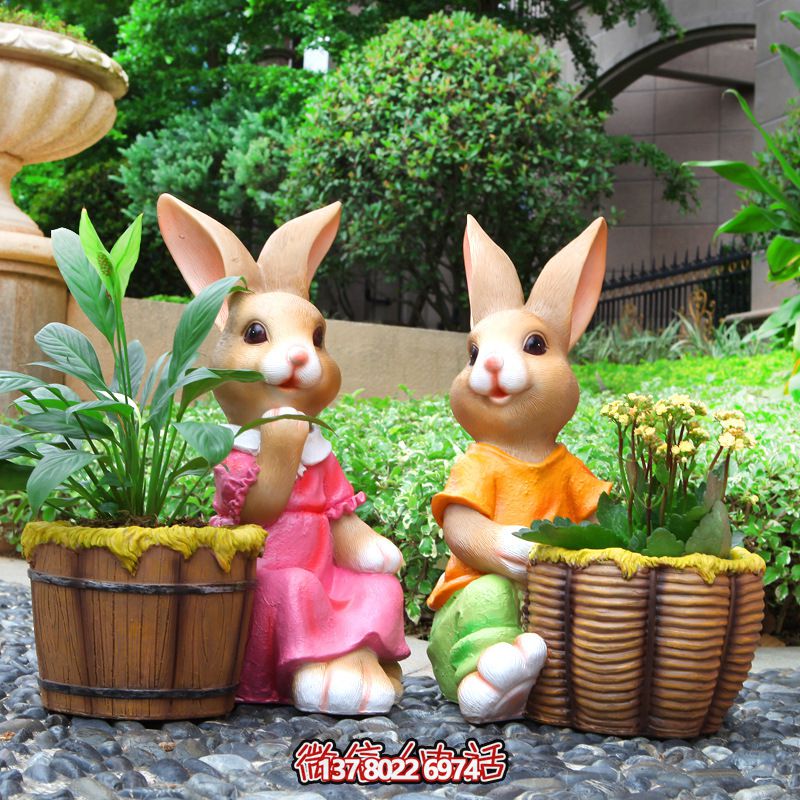 彩繪玻璃鋼兔子雕塑，點綴戶外公園裝飾