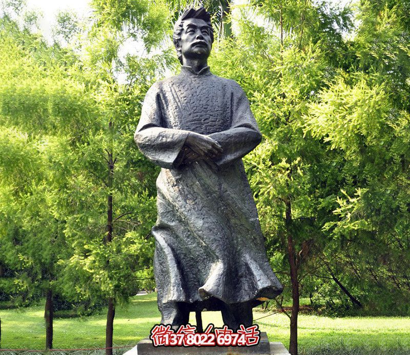 玻璃鋼魯迅人物雕塑，為公園景觀裝飾點(diǎn)綴