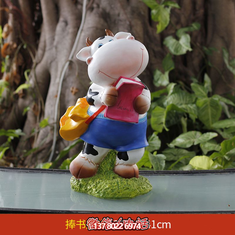 玻璃鋼雕塑牛，伴你一起看書，營造完美草坪