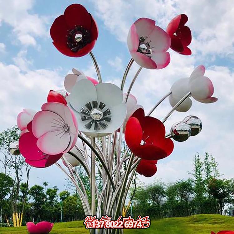 不銹鋼彩繪大型花朵雕塑，為景區(qū)廣場增添色彩