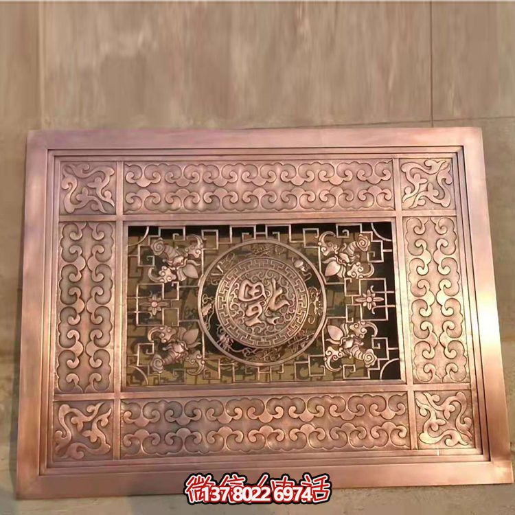 集酒店庭院裝飾黃銅鍛造、鏤空中式壁畫雕塑于一體的藝術(shù)裝飾