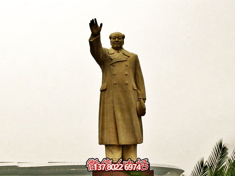 毛澤東偉人銅雕揮手，宣揚偉大精神！