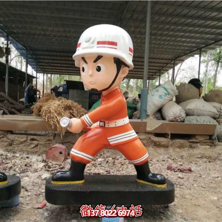 消防英雄銅雕塑像，為廣場(chǎng)添彩