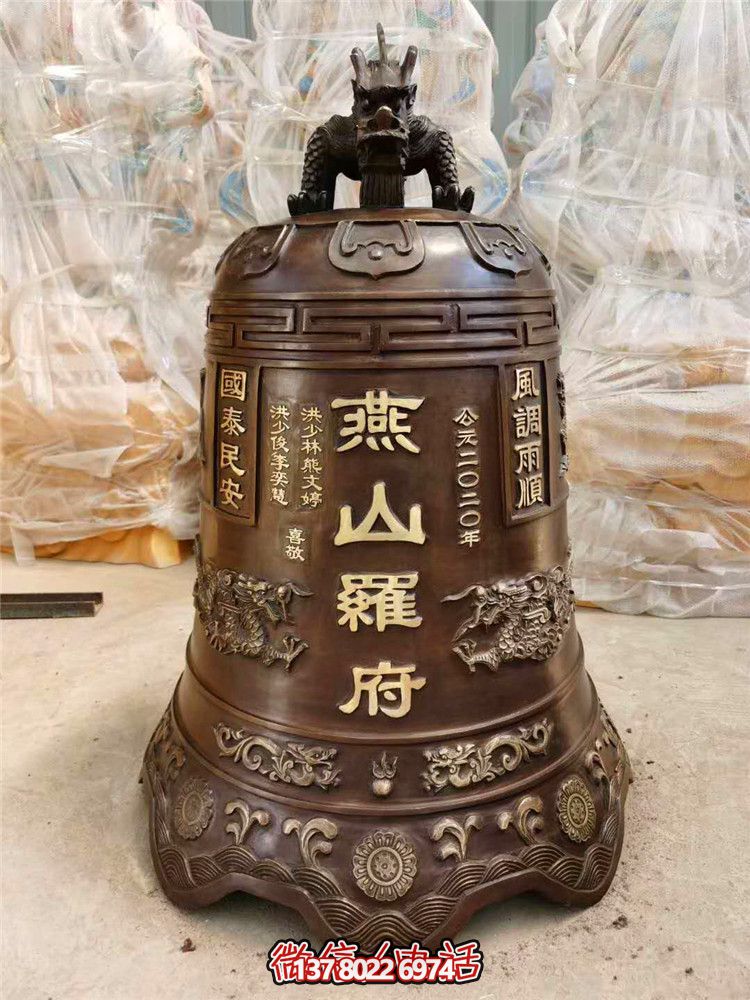 景點(diǎn)精美紅銅鐘，吉祥如意，祝您好運(yùn)！
