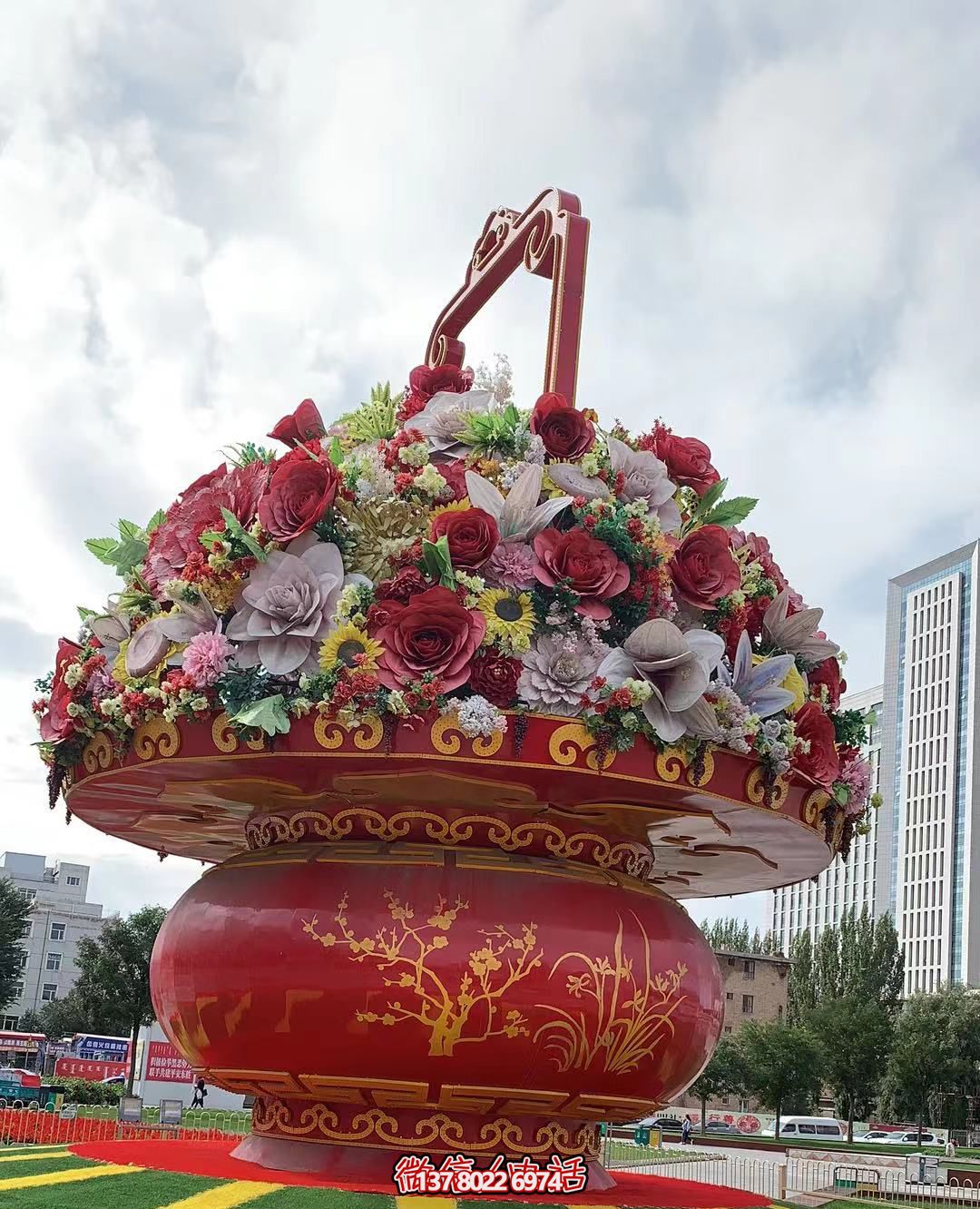 現(xiàn)代五彩花籃，給城市廣場帶來活力