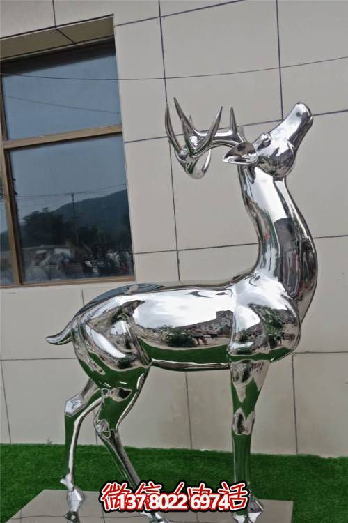 鏡面不銹鋼裝飾別墅小區(qū)，為景觀鹿提供寧靜安家之所