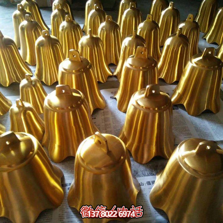 純銅雕塑銅鐘，點綴寺廟景觀