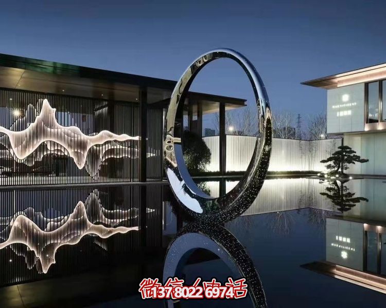 不銹鋼圓環(huán)雕塑，點綴園林別墅水池