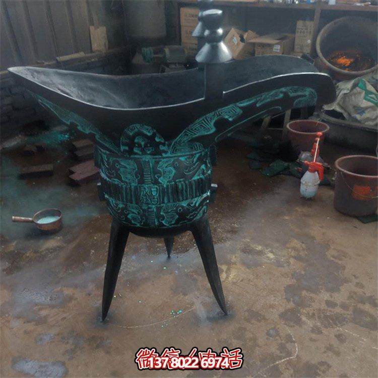 青銅仿古器皿，景觀(guān)雕塑擺放，點(diǎn)綴景區(qū)園林