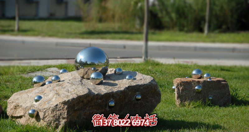 雕塑般的不銹鋼球體，帶給您不一樣的公園創(chuàng)意