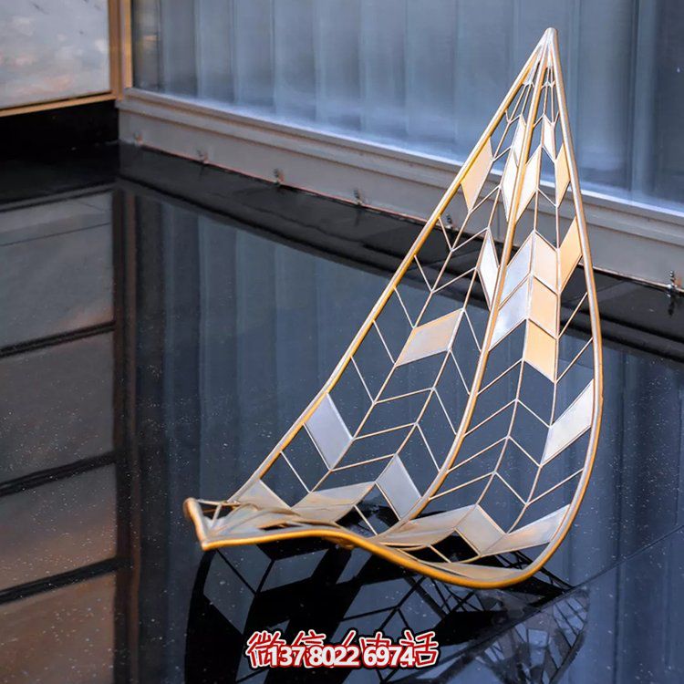 不銹鋼鏤空樹(shù)葉創(chuàng)意景觀雕塑