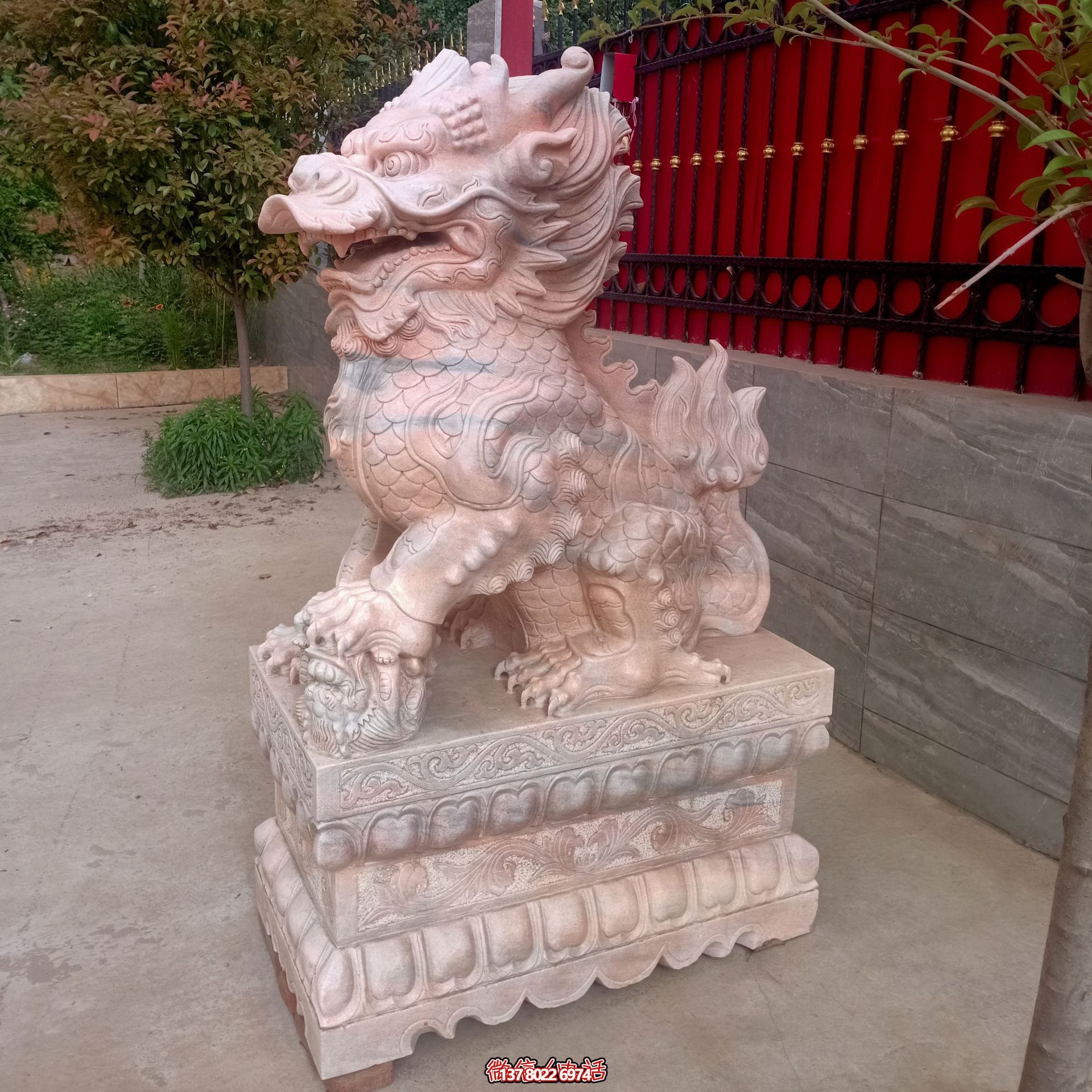 大型仿真麒麟雕塑，增添寺廟園林景觀紅晚霞之美