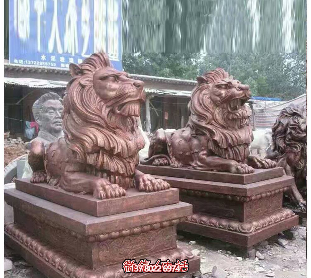 趴窩紅雕獅子仿真雕塑，守護晚霞鎮(zhèn)宅之美