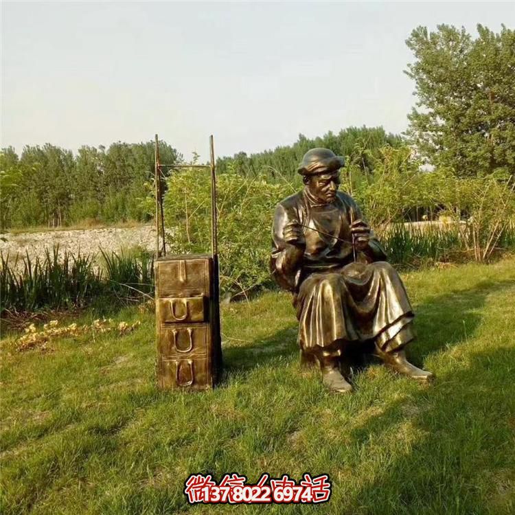 藝術(shù)精美的銅雕人物雕塑，點綴美麗的戶外園林景觀