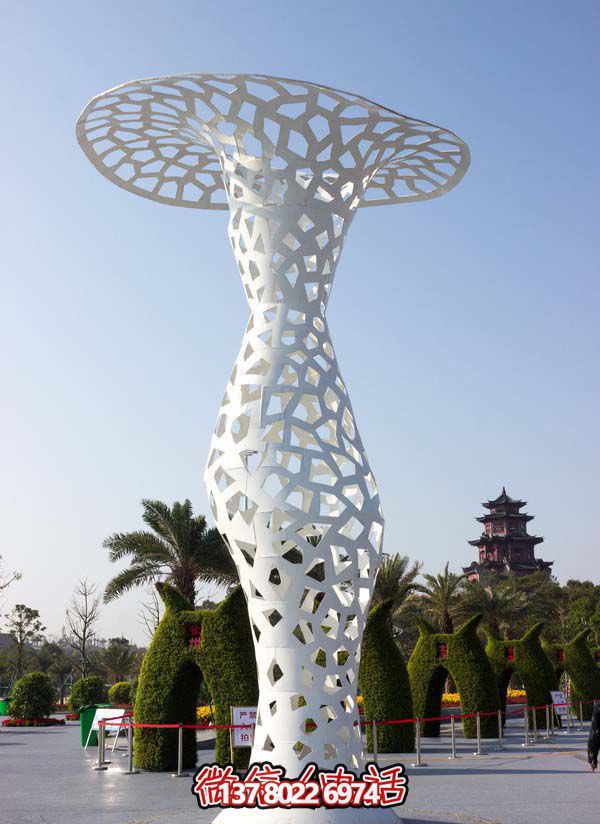 “不銹鋼雕塑花瓶，為你的園林觀光廣場增添創(chuàng)意色彩”