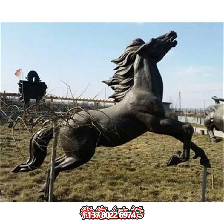 大型銅雕塑，為園林廣場擺放奔跑馬