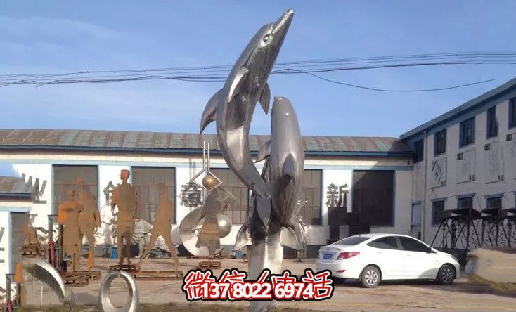 農(nóng)場院內(nèi)三只不銹鋼海豚雕塑 農(nóng)場院內(nèi)三只不銹鋼海豚雕塑