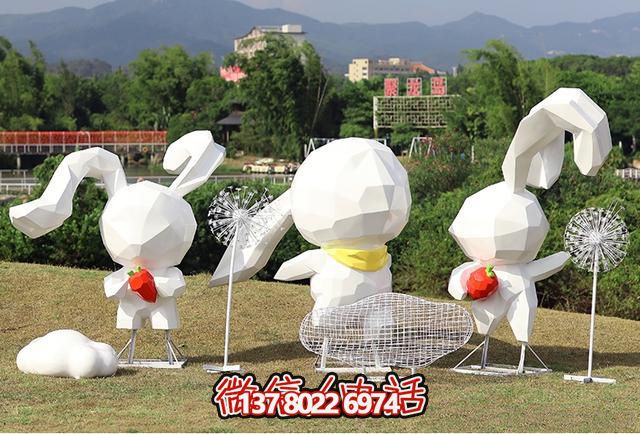 不銹鋼塊面雕塑——網(wǎng)紅雕塑，造型新穎，富有活力。