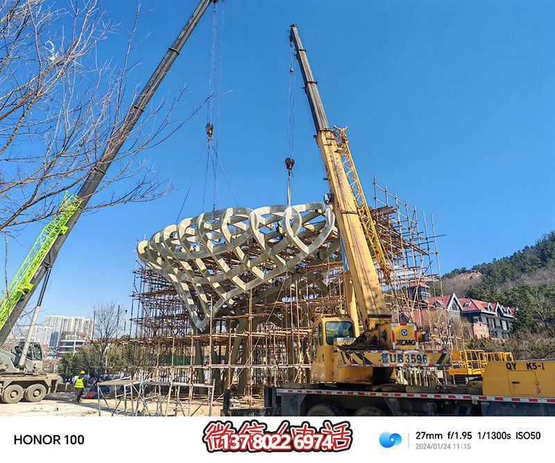 不銹鋼鳥巢吊裝安裝現(xiàn)場